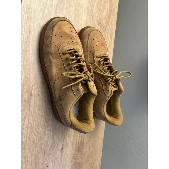 Nike Men’s Air Force 1 Size 7 Low GS Flax Sneaker - Picture 2 of 9